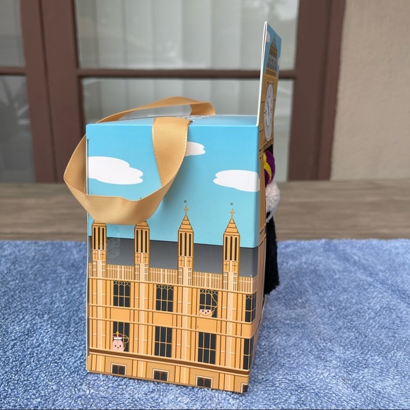 BNIB Disney Tsum Tsum City Edition - Picture 4 of 6